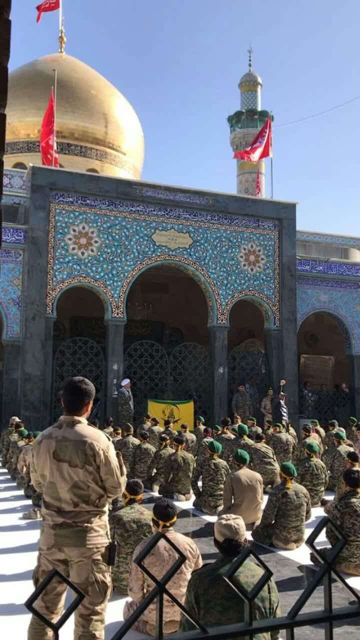 عکس صف مدافعان در حرم زینب کبری س جهان نيوز
