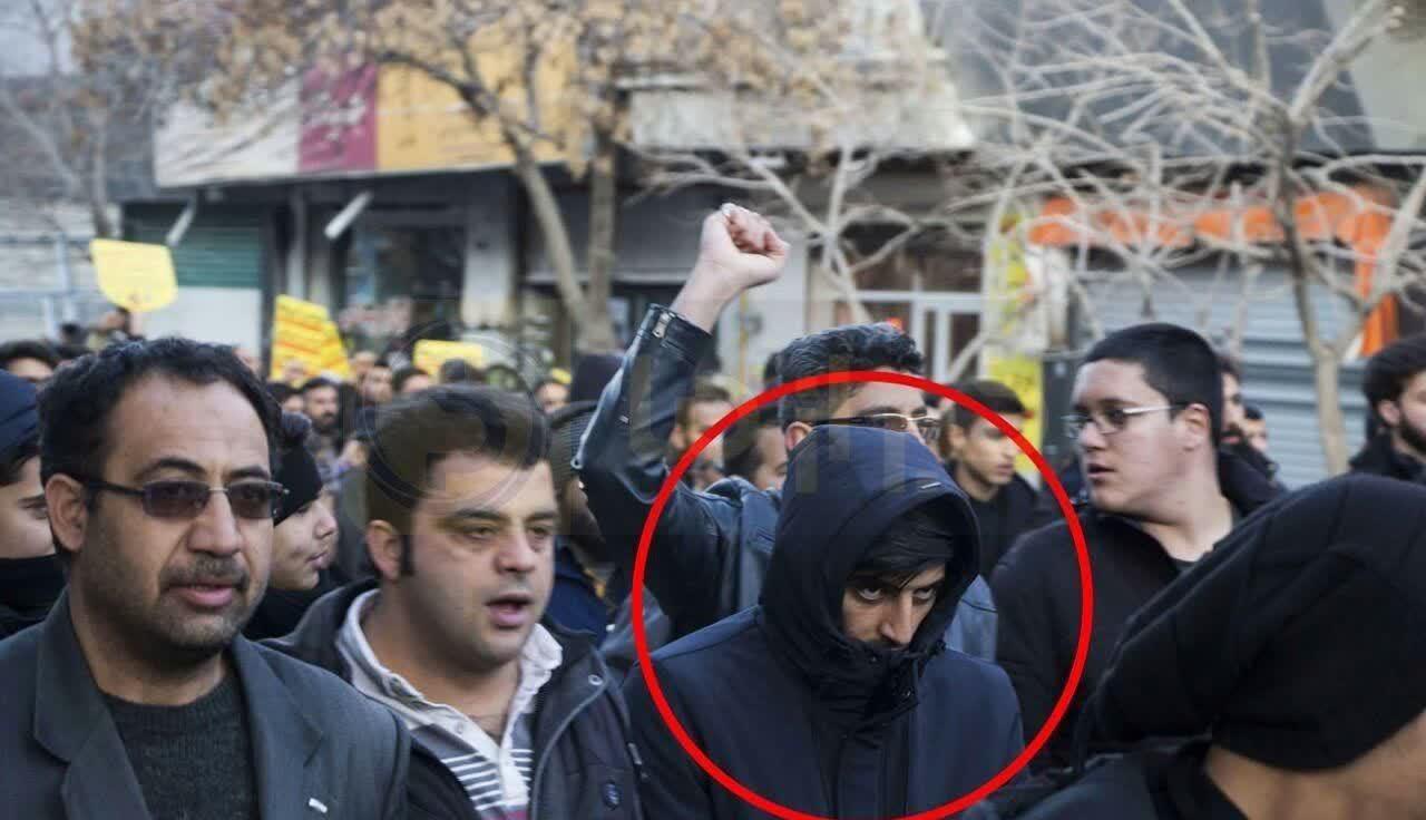 عکس مهدی ترابی در مراسم تشییع سپهبد سلیمانی جهان نيوز