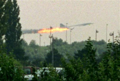 سقوط هواپیمای ایر دو فرانس در سال 2000 میلادی که منجر به کشته شدن همه 109 سرنشین آن شد.