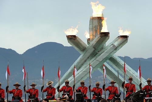 رژه سربازان کانادایی به مناسبت المپیک زمستانی ونکوور.مشعل بازیها در 28 فوریه خاموش و در 12 مارس با آغاز بازیهای پارالمپیک دوباره روشن خواهد ش