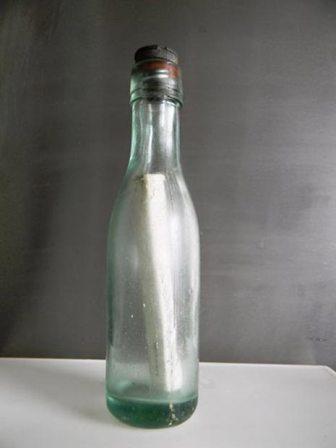 کشف یک بطری متعلق به 98 سال پیش در آب با پیامی درون آن. (شرق اسکاتلند)