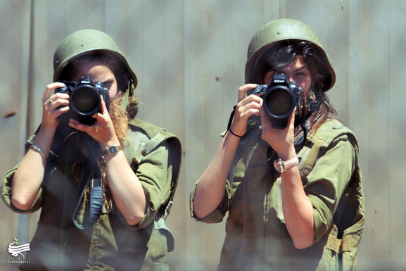 ماجرای عکاسی سربازان دختر اسرائیلی از مرز لبنان با دوربین شخصی+ تصاویر