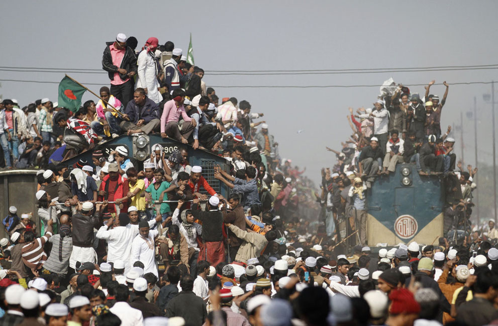 قطار پر از جمعیت در بنگلادش