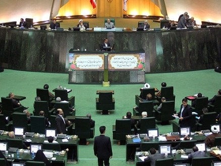 رفت‌وآمدهای حاشیه‌ساز احمدی‌نژاد به‌مجلس