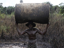 دزدان فقیر نفت در نیجریه! +تصاویر