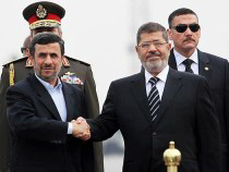 مرسی کجا از رییس‌جمهور ایران استقبال کرد؟+فیلم و عکس