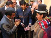 رسانه دولت: مقصر مادر چاوز بود نه احمدی‌نژاد +تصاویر
