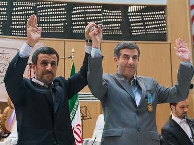 احمدی نژاد: مشایی مردی است بهاری بهاری بهاری/ آشنایی من با مشایی از عنایات اصلی خداوند است
