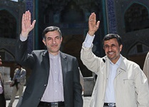 عکس یادگاری احمدی‌ نژاد و مشایی در نقش جهان +حاشیه‌ها