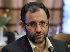 به کسی رأی بدهیم که قوی‌تر از احمدی‌نژاد گفتمان انقلاب را جلو ببرد/ هاشمی در نمازجمعه صراحتا از "مانور تجمل" صحبت می‌کرد