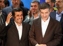 احمدی‌نژاد: مشایی‌ یعنی‌ احمدی‌نژاد/ 3 روز روزه‌ گرفتم و 14000 صلوات نذر کردم