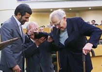 در دیدار احمدی‌نژاد و حلقه‌انحرافی با سفیر انگلیس چه گذشت؟