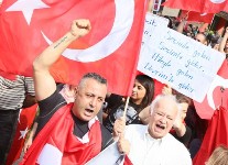 بازگشت معترضان به تقسیم/ تجمع ۸۰ هزارنفری علیه اردوغان