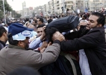 اخبار لحظه به لحظه از تحولات مصر/ باوجود هشدار ارتش، هواداران مرسی به‌سوی التحریر می‌روند