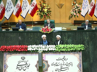 روحانی: ملت ایران را نمی‌توان به تسلیم واداشت/ هرکس پاسخ مناسب می‌خواهد، نه با زبان تحریم که با زبان تکریم سخن بگوید
