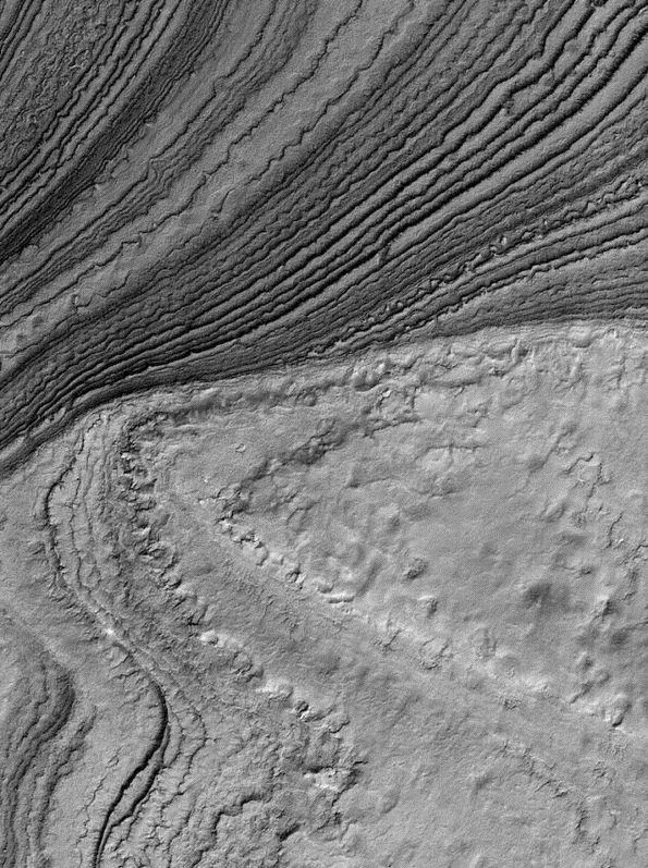 برشهای لایه رسوبی قطب جنوب مریخ نشانگر ساختار منطقه از یخ آب بجای دی‌اکسید کربن منجمد