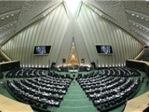 حاشیه‌های جلسه مجلس/ وقتی لاریجانی به داد روحانی می‌رسد