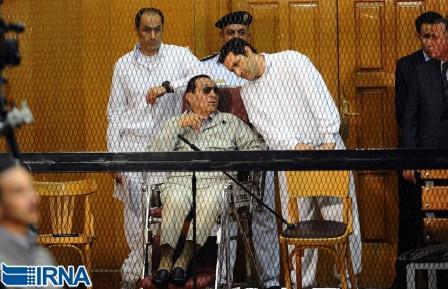 دادگاه رسیدگی به اتهامات ˈحسنی مبارکˈ رییس جمهور سابق مصر و فرزندانش در قاهره.
