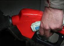 سهمیه بنزین یارانه‌ای به خودرو سرپرست خانوار اختصاص یابد/ «بنزین یارانه‌ای»درکنار«بنزین مالیاتی»