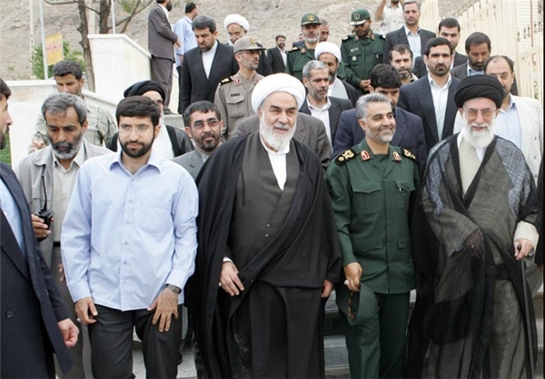  همراه با رهبر انقلاب در مزار شهدای کرمان- اردیبهشت 84 