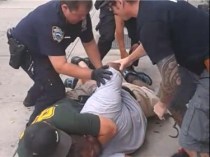 سیاه‌پوستی که با نژادپرستی پلیس آمریکا خفه شد+فیلم