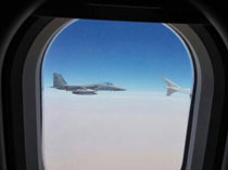 پرواز جنگنده سعودی درکنار هواپیمای ایرانی