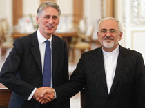 نظر ظریف درباره بازگشایی سفارت آمریکا در تهران!/ واکنش"هاموند"به‌نوشته«مرگ‌بر انگلیس»دیوارسفارت