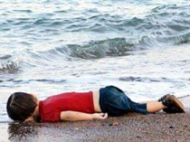 کودک ۳ ساله‌ای که جهان را از مرگ بیش از ۲۰۰۰ آواره سوری باخبر کرد+تصاویر و فیلم