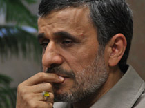 احمدی نژاد دست به دامن اصولگرایان شد/ "دولت روحانی ناکارآمد است اسنادش را رو می کنیم"