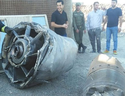 سقوط قطعه‌ای از هواپیمای مسافربری ماهان در اطراف تهران+تصاویر