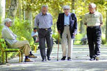 آهسته راه رفتن سالخوردگان نشانه چیست؟