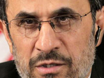 تمجید احمدی‌نژاد از پاسداران انقلاب در سال 94 و "برادران قاچاقچی" سال 90!