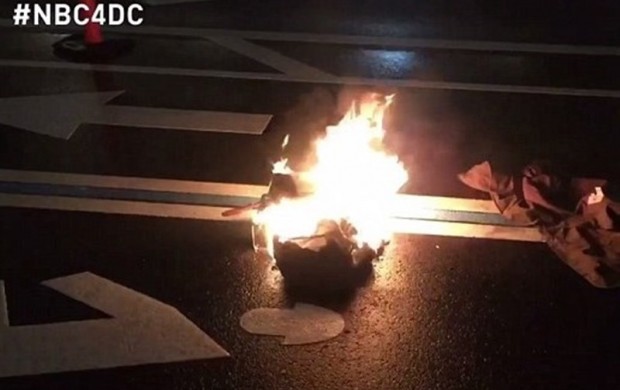 مردی که مقابل هتل ترامپ خود را آتش زد