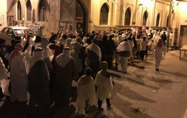 هزاران بحرینی کفن پوش در حمایت از آیت‌الله عیسی قاسم تظاهرات کردند