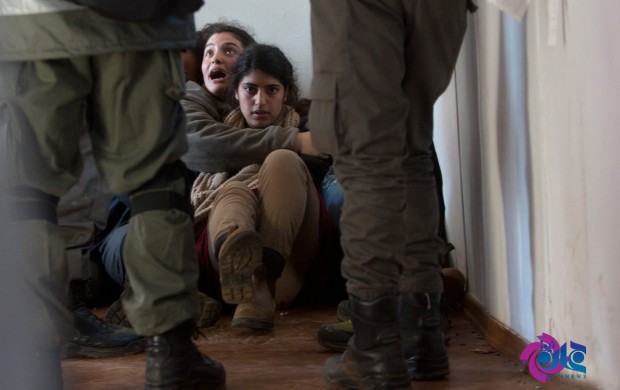 عکس/ مادرو فرزند زیر چکمه های اسرائیلی