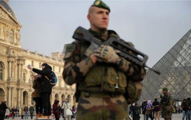 حمله به موزه لوور پاریس ناکام ماند