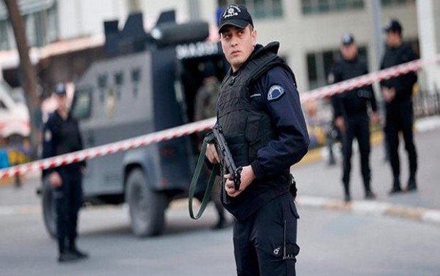 پلیس ترکیه مینی‌ ون مظنون در فرودگاه را به گلوله بست