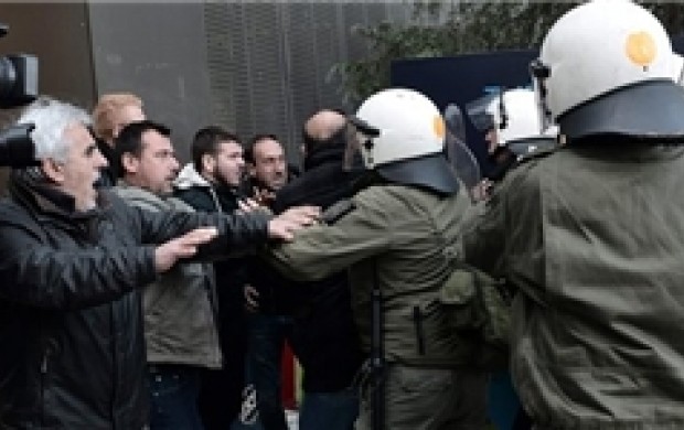 بحران مالی باز هم یونانی ها را به خیابان آورد