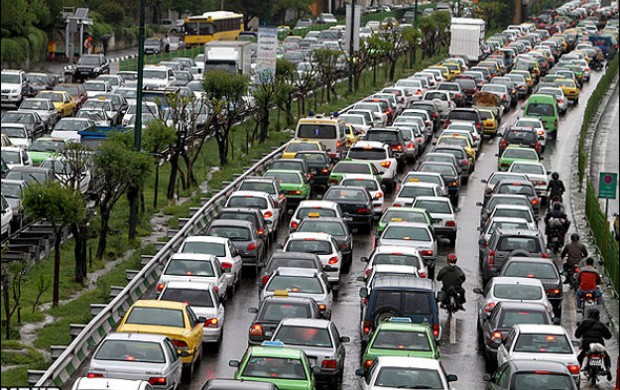 وضعیت قرمز ترافیک تهران در روز برفی اسفند