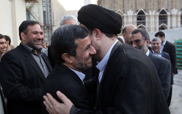 تعامل قابل تأمل حسن خمینی و احمدی‌نژاد!