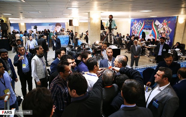 نام نویسی ۲۶۶ داوطلب انتخابات ریاست جمهوری تا ساعت ۱۶ امروز/ نام نویسی احمدی‌نژاد، بقایی، زریبافان و پورمختار+فیلم