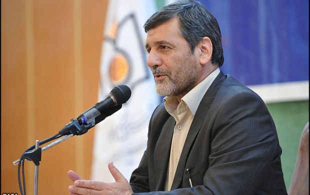 احمدی‌نژاد خود را در معرض شورای نگهبان قرار نمی‌دهد/اصلاح‌طلبان به دنبال دریافت تضمین از روحانی هستند/تشکیل جمنا طرف مقابل را نگران کرده است
