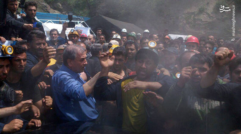 اعتراض شدید معدنچیان یورت به رئیس جمهور/ روحانی مجبور به ترک معدن شد +تصاویر و فیلم