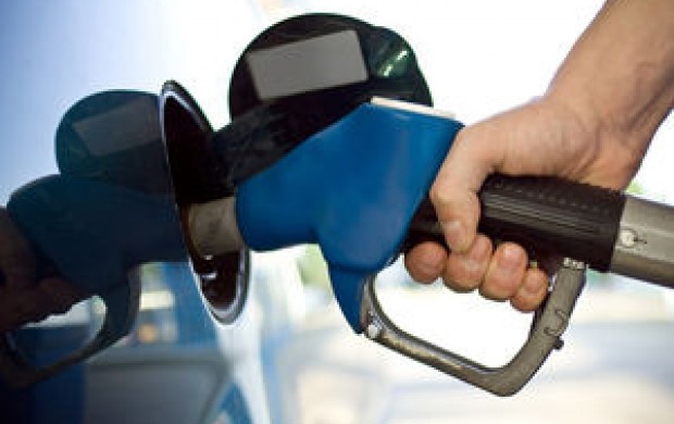 کمبود جایگاه عرضه بنزین در شهرهای بزرگ