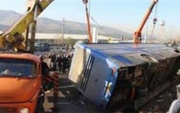 مصدومیت ۲۰ مسافر به دلیل واژگونی اتوبوس در مرودشت