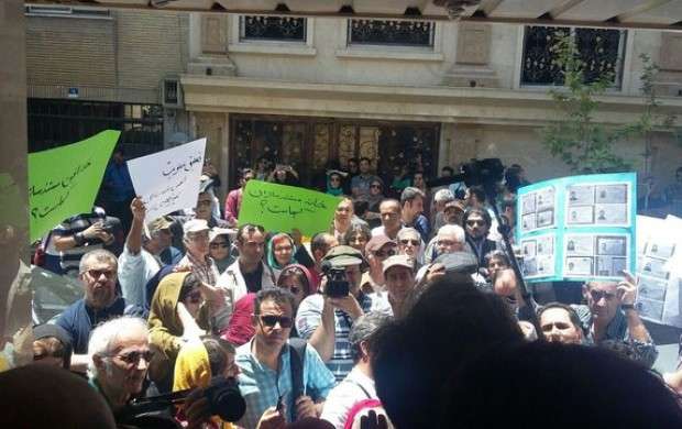 تجمع مستندسازان معترض در مقابل خانه سینما