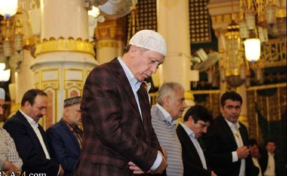 اردوغان در حال خواندن نماز عید فطر غش کرد!