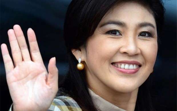 نخست‌ وزیر عزل‌ شده تایلند از کشور گریخت