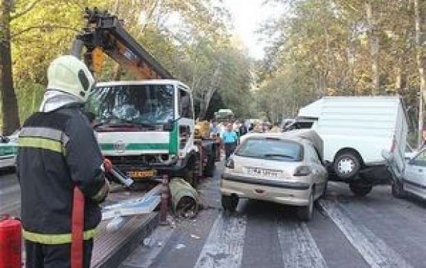 تصادف جرثقیل با ۹ خودرو در پاسداران تهران