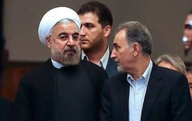 روحانی باید تصمیم بگیرد دولت است یا میکروفون!